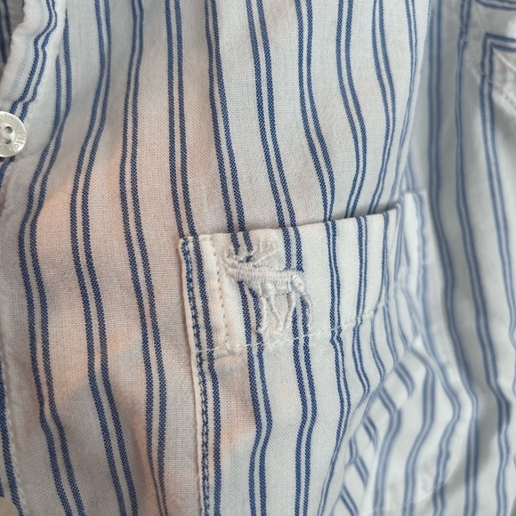 Abercrombie & Fitch women’s stripped shirt. Size L. - Picture 2 of 3